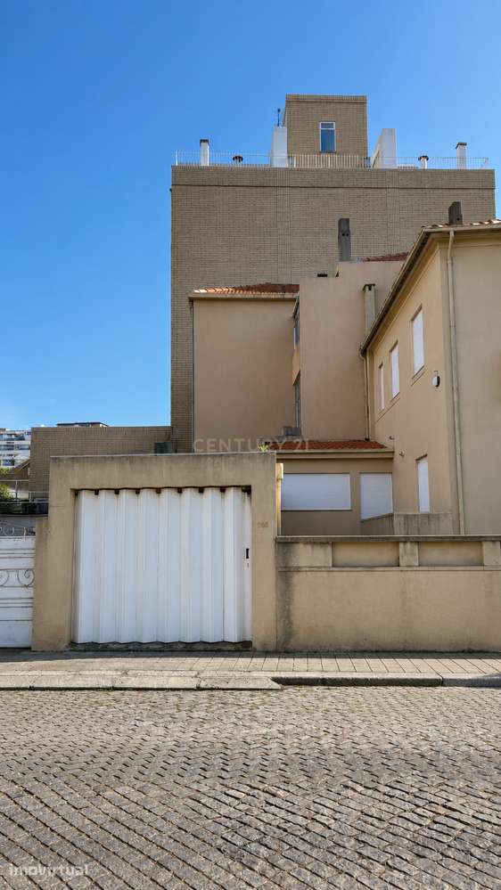 Moradia para Arrendamento com Jardim e Garagem – Ideal para Escritório - Grande imagem: 3/7