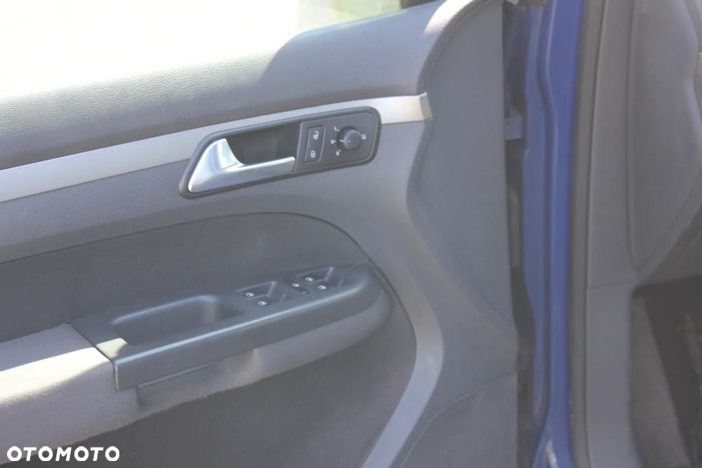 Volkswagen Touran - 10