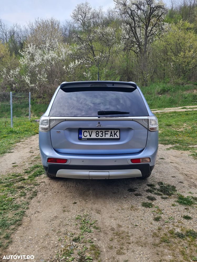 Mitsubishi Outlander 2.0 4WD - 6