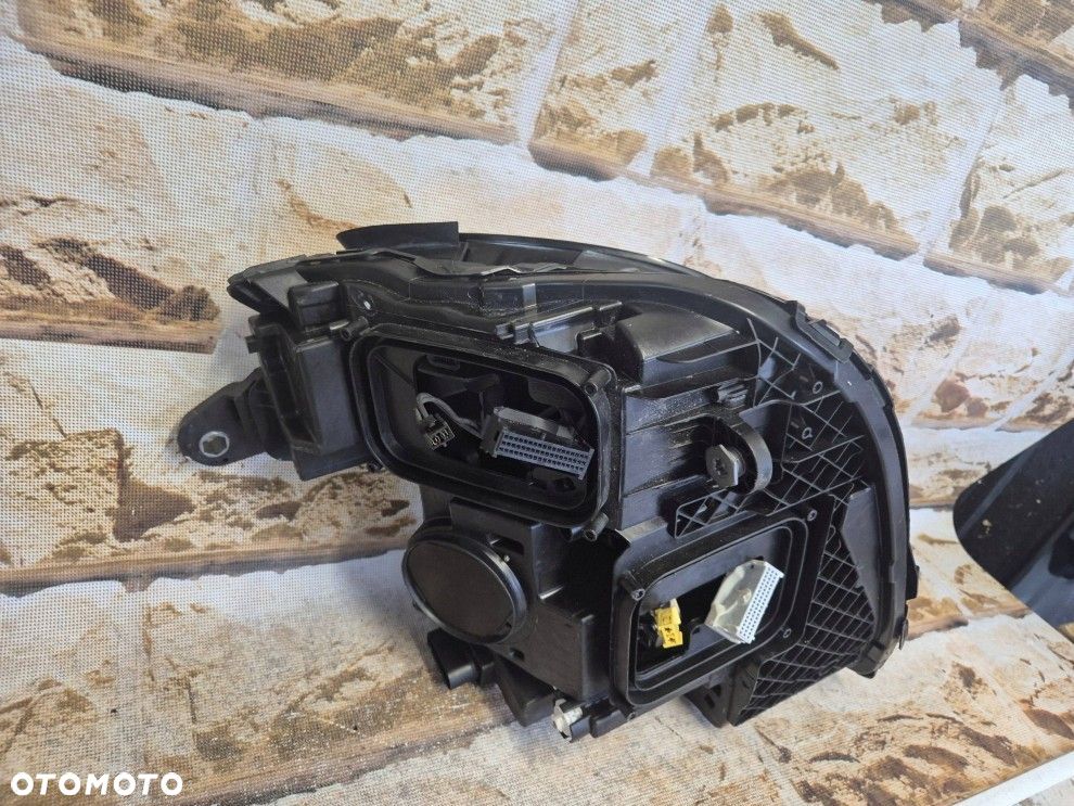 Reflektor prawa Mercedes-Benz E W213 A2139069604 niebieskie paski - 9