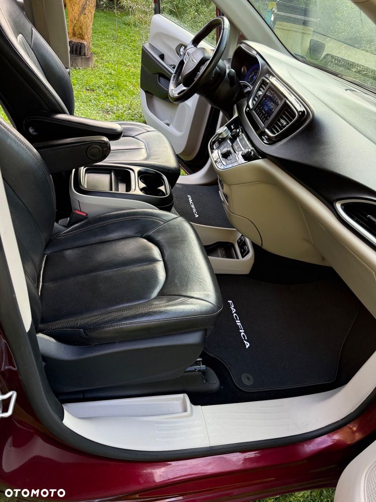 Chrysler Pacifica - 27