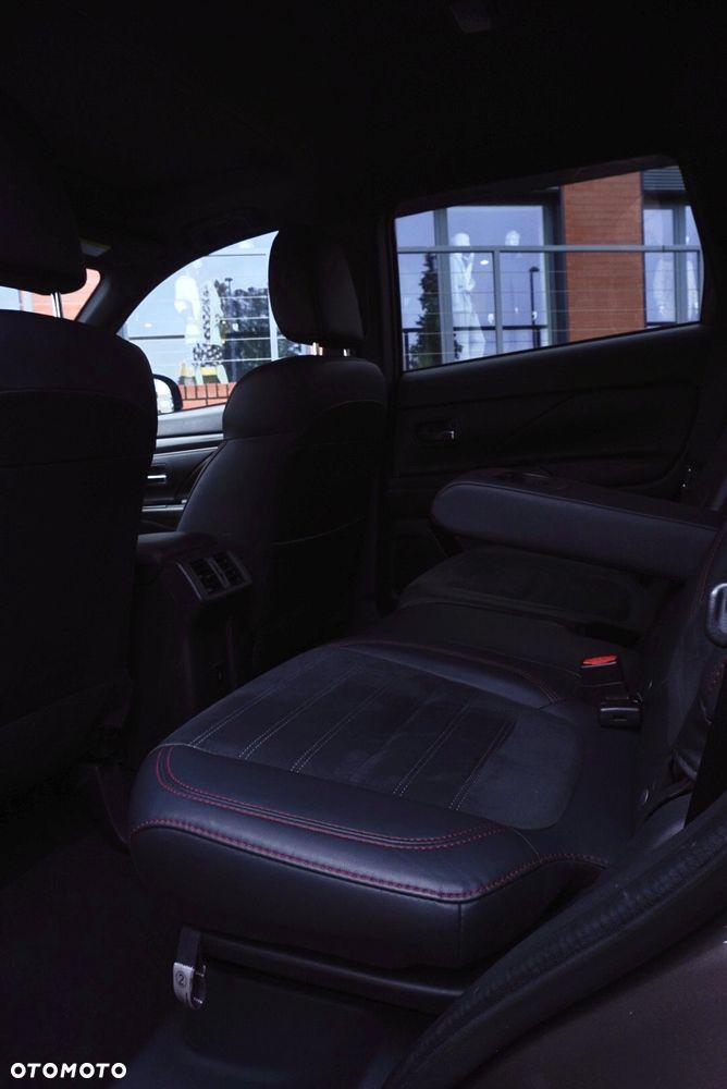 Mitsubishi Outlander - 16