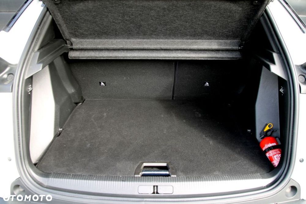Peugeot 2008 1.2 PureTech Allure S&S EAT8 - 33