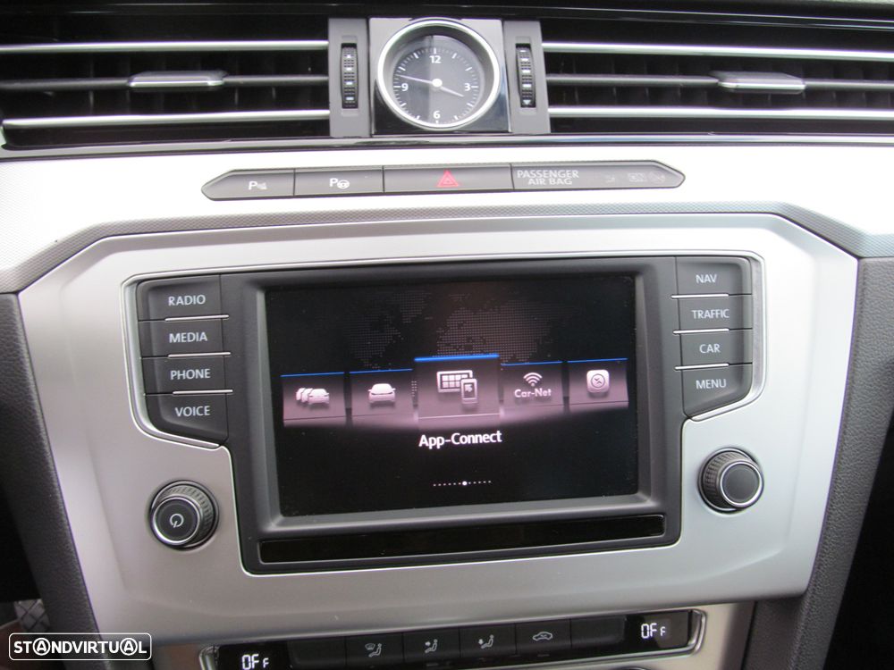 VW Passat Variant 1.6 TDI Confortline DSG - 23