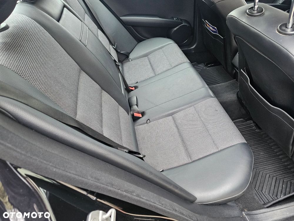 Mercedes-Benz Klasa C 180 CGI BlueEFFICIENCY Avantgarde - 21