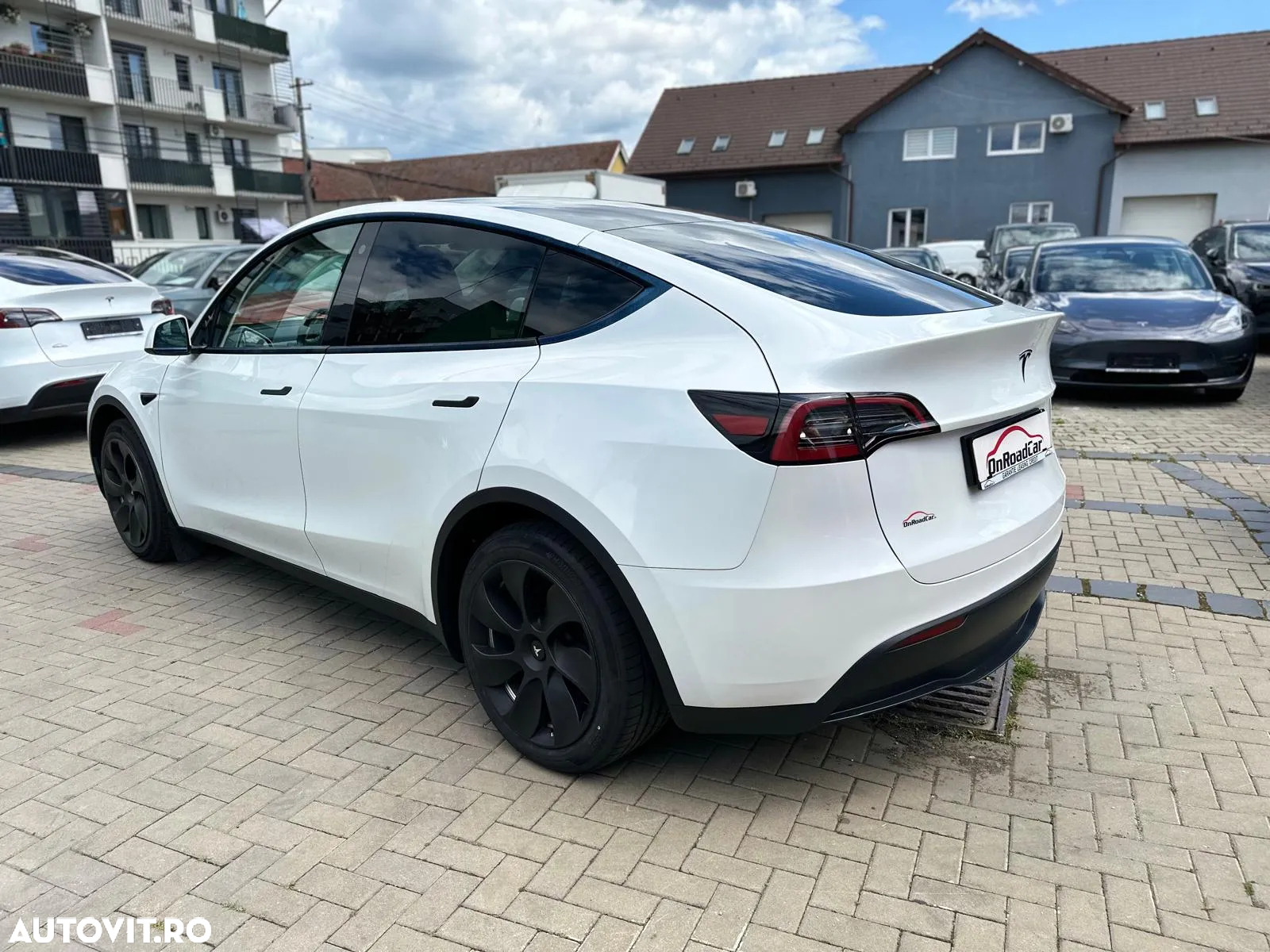 Tesla Model Y Long Range Dual Motor AWD - 3