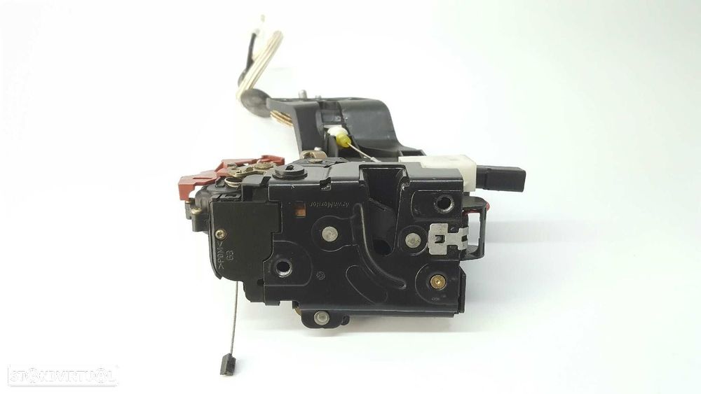 FECHADURA PORTA TRASEIRA ESQUERDA VOLKSWAGEN TOUAREG 2004 -7L0839015F - 2