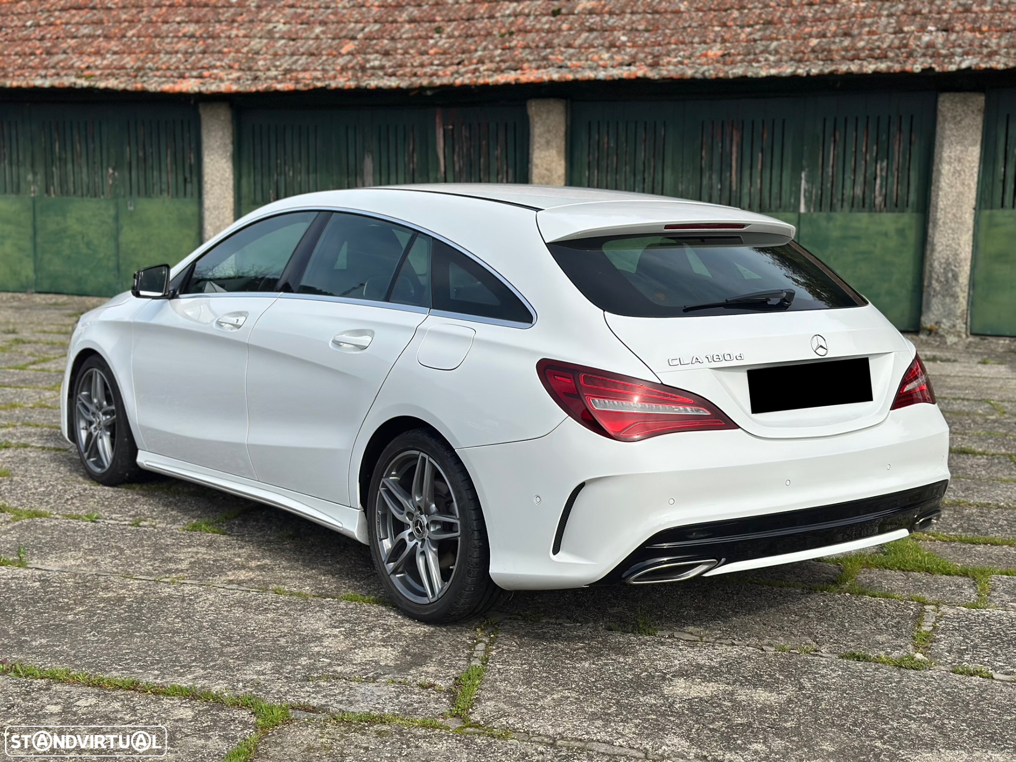 Mercedes-Benz CLA 180 d Shooting Brake AMG Line - 3
