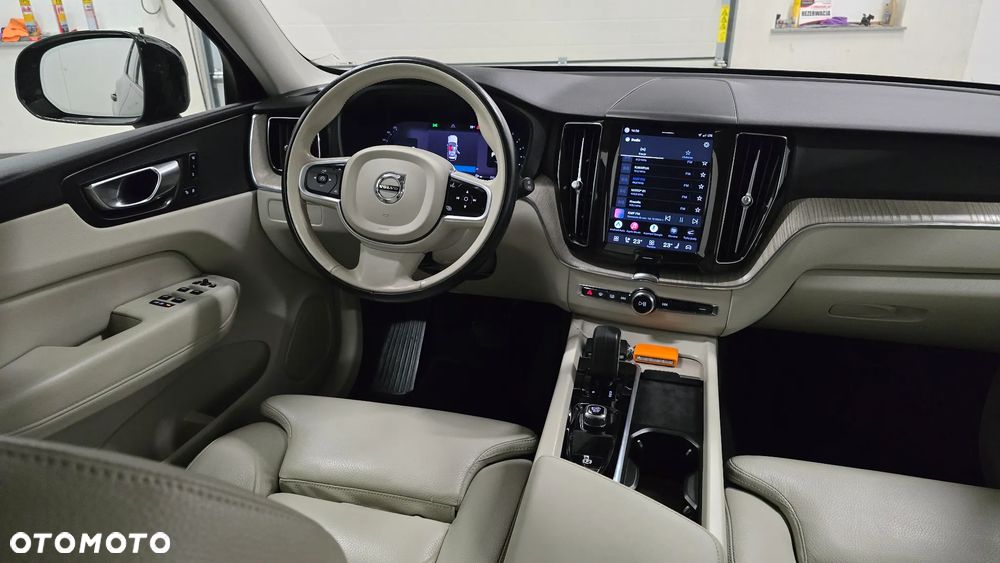 Volvo XC 60 B4 D Plus Dark - 7