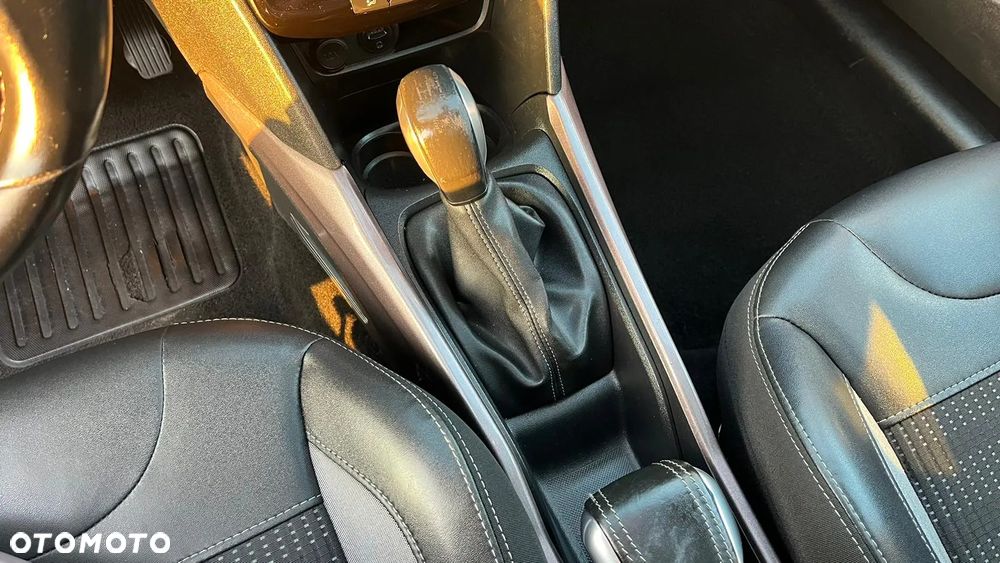 Peugeot 2008 1.6 BlueHDi Allure S&S - 13