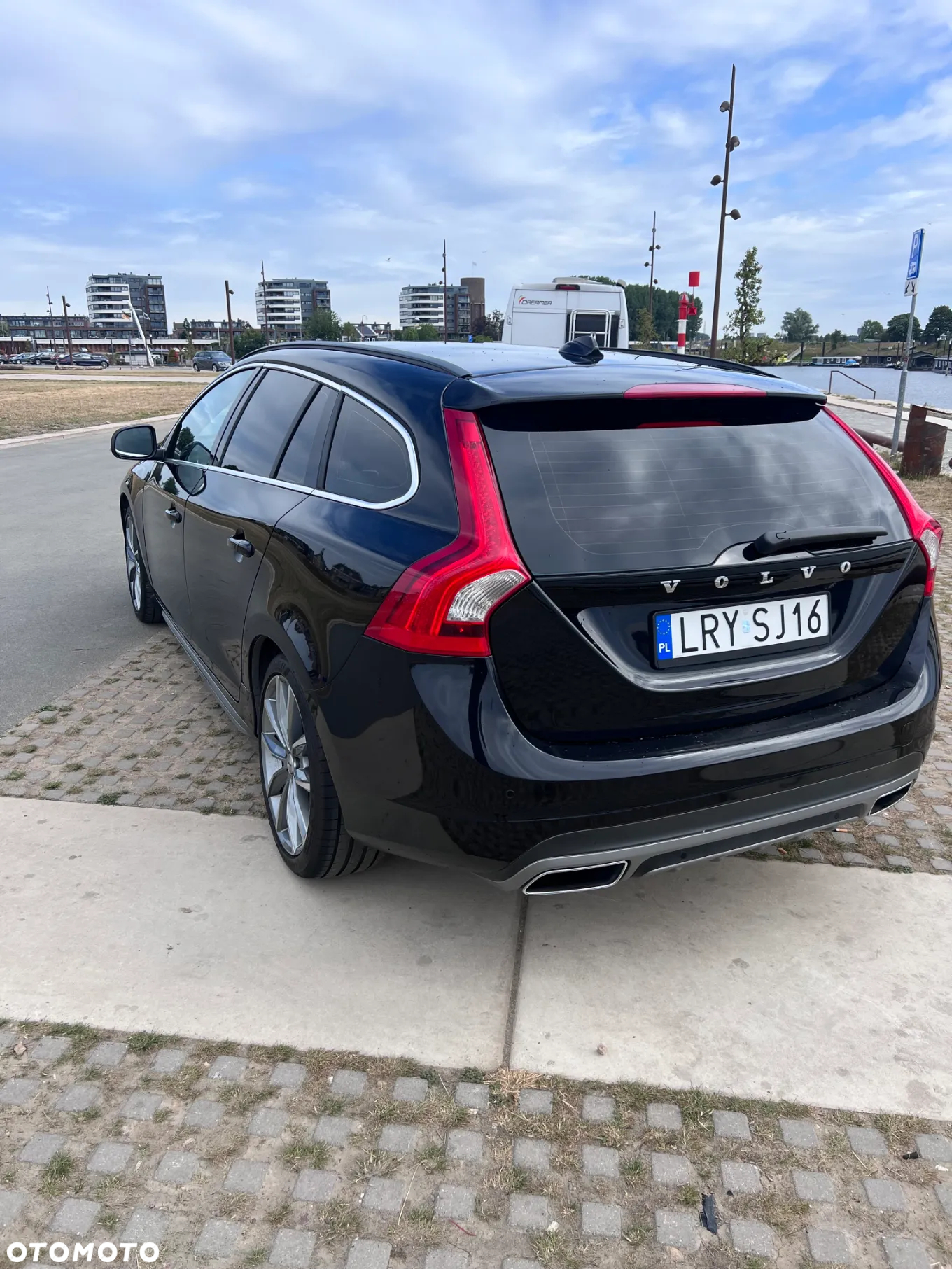 Volvo V60 D4 Drive-E Momentum - 3