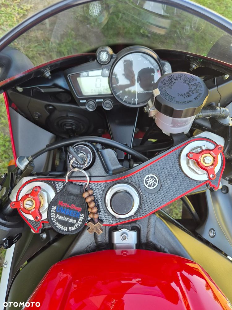 Yamaha R1 - 9