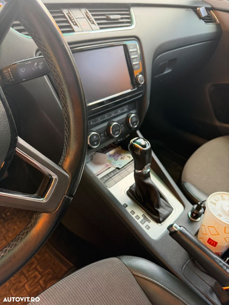 Skoda Octavia 2.0 TDI STYLE DSG - 11