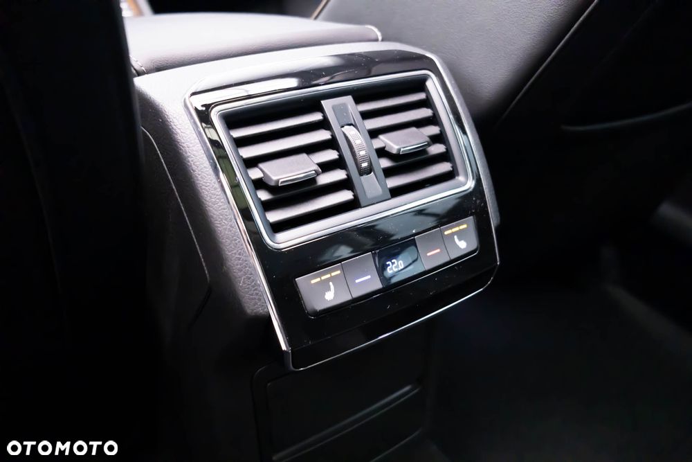Skoda Superb 2.0 TDI 4x4 DSG Scout - 38