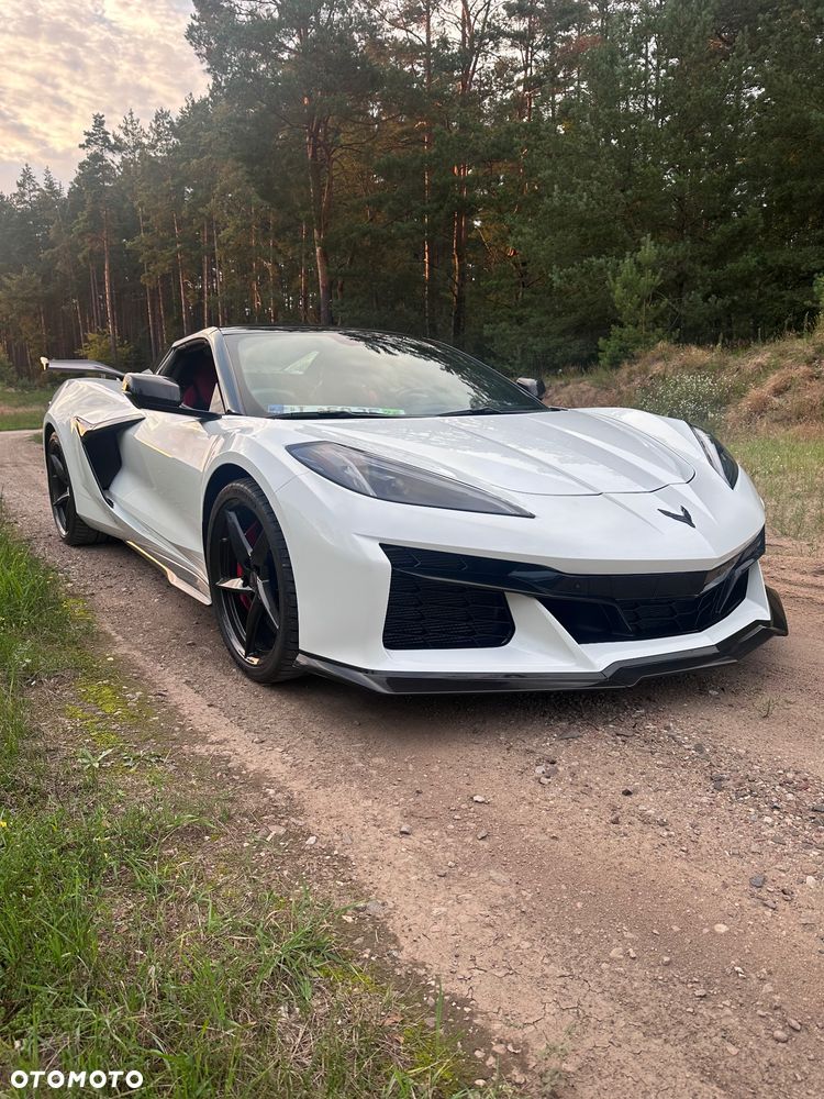 Chevrolet Corvette - 4