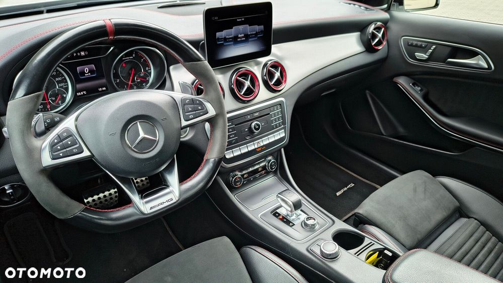 Mercedes-Benz GLA - 33