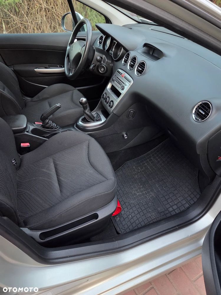 Peugeot 308 - 8