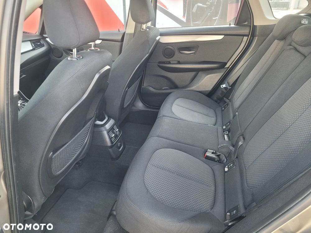 BMW Seria 2 218d - 19