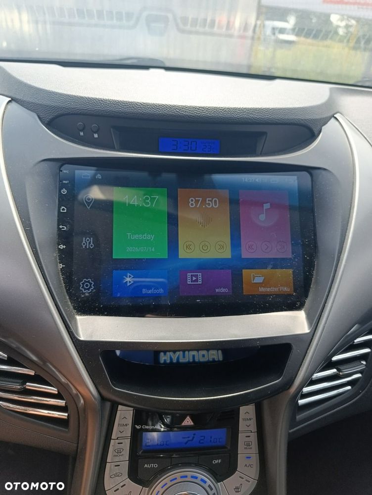 Hyundai Elantra - 14