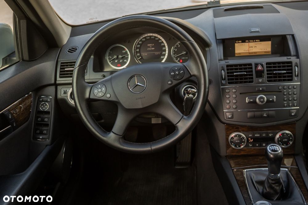 Mercedes-Benz Klasa C 180 BlueEFFICIENCY Elegance - 34