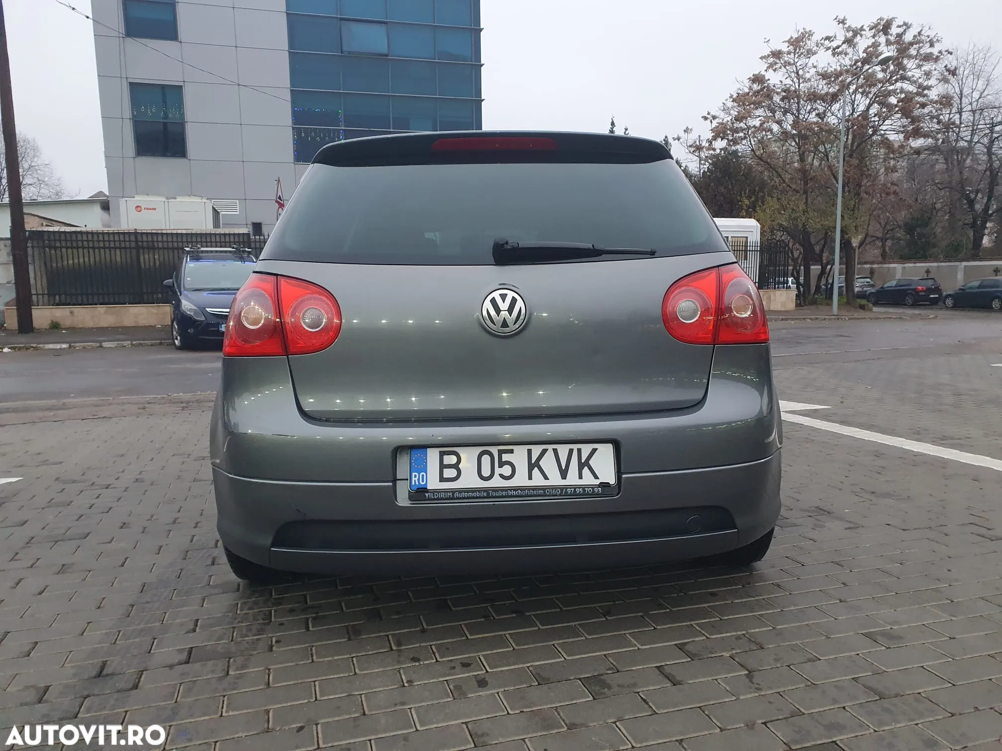 Volkswagen Golf 2.0 FSI Sportline - 2