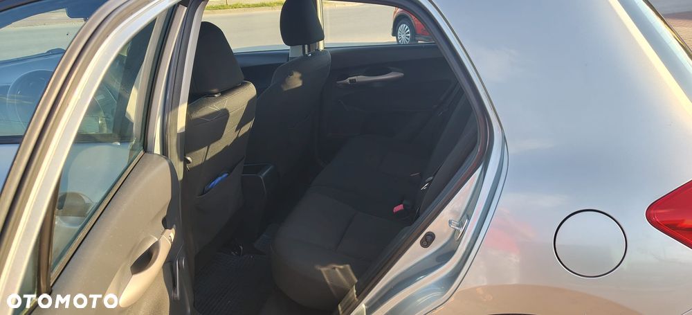 Toyota Auris 1.33 VVT-i Terra - 11
