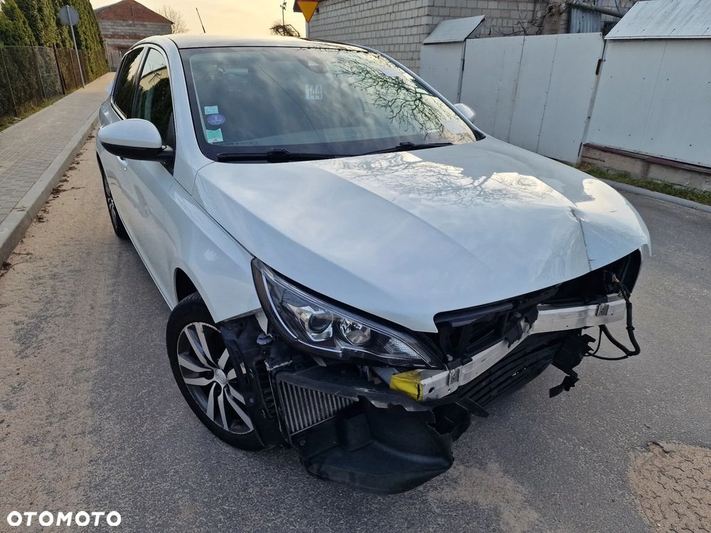 Peugeot 308 PureTech 130 GPF EAT8 Stop & Start Allure Business-Paket - 4