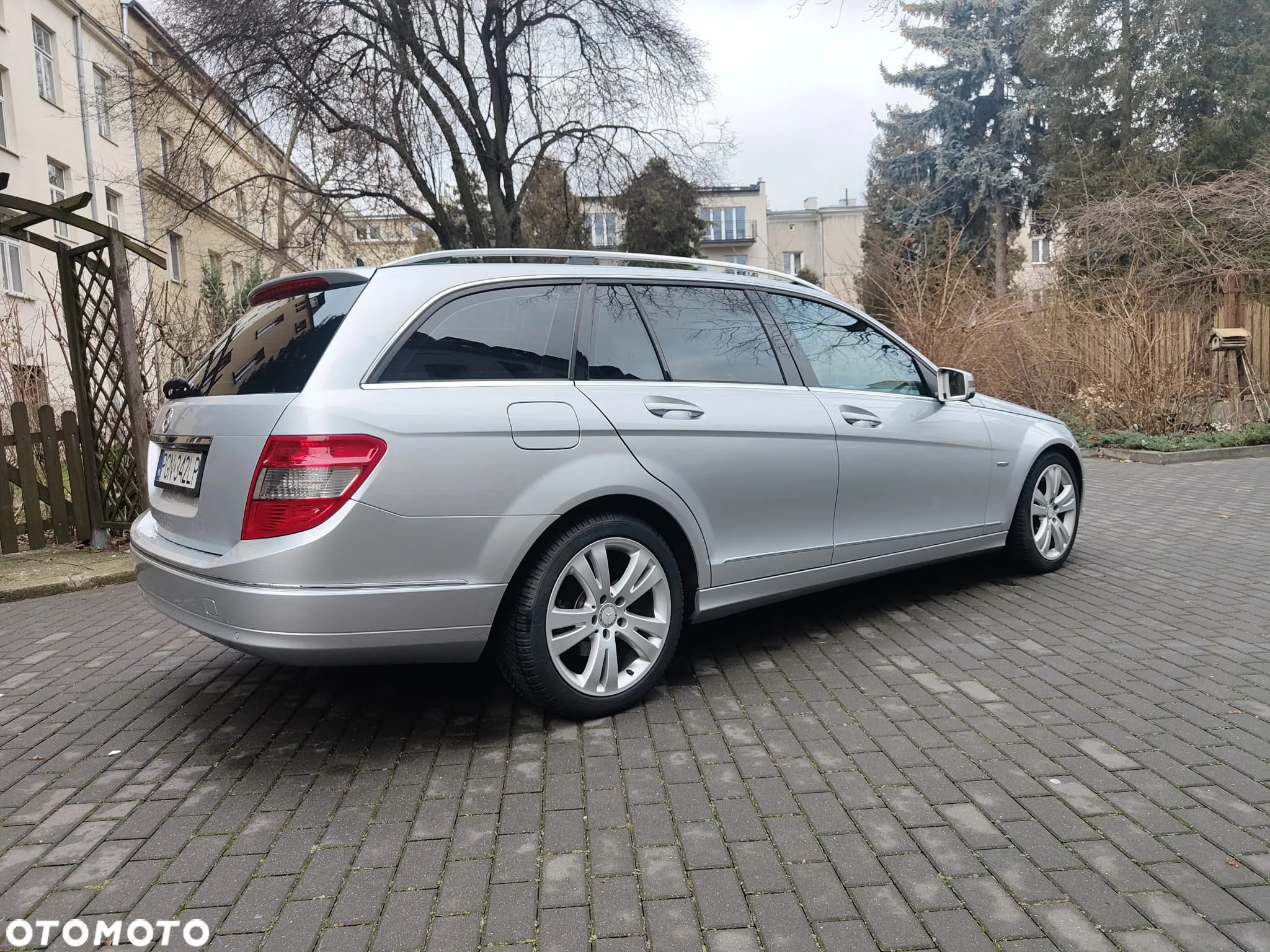 Mercedes-Benz Klasa C 180 T BlueEFFICIENCY 7G-TRONIC Avantgarde - 21