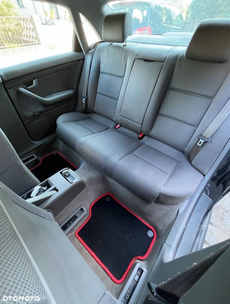 Audi A4 Limousine - 11