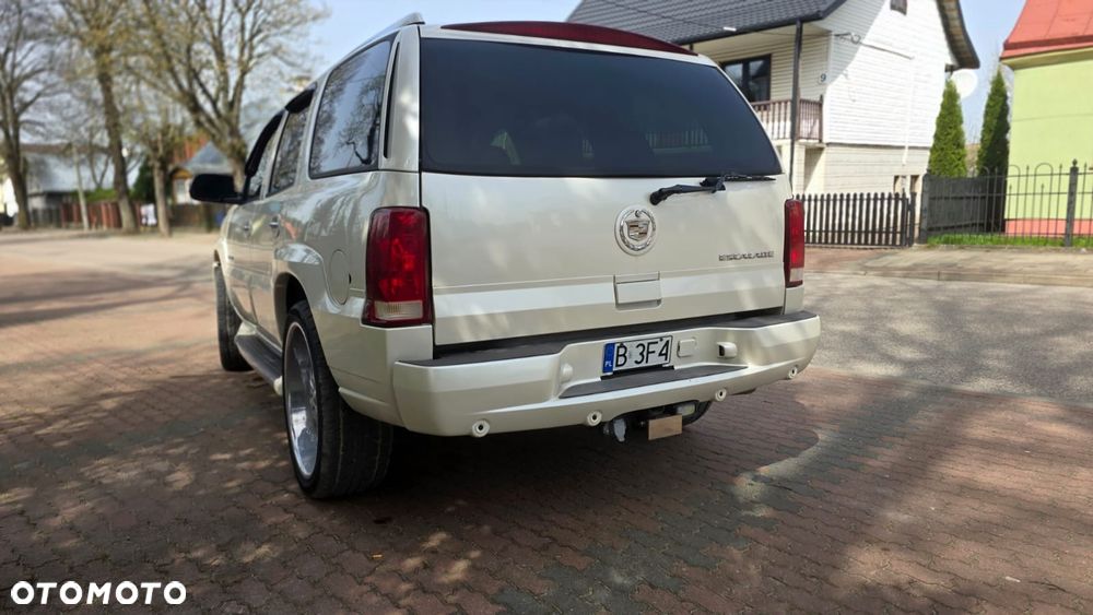 Cadillac Escalade - 2