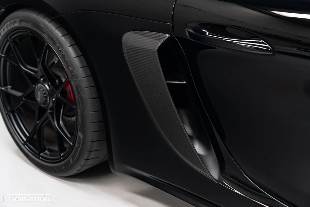 Porsche 718 Spyder RS - 12
