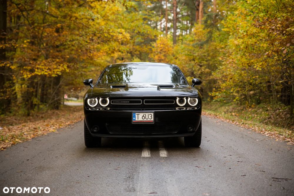 Dodge Challenger - 2