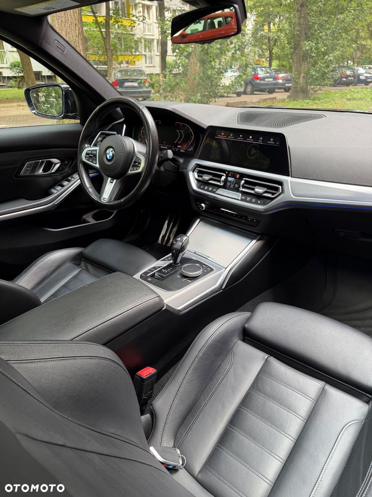 BMW Seria 3 330i xDrive M Sport - 31