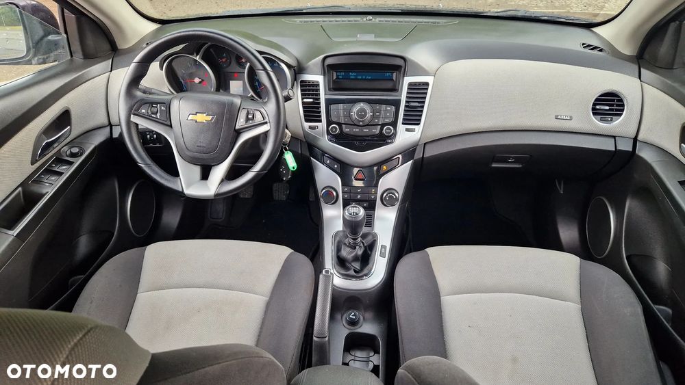 Chevrolet Cruze 1.8 LT+ - 12
