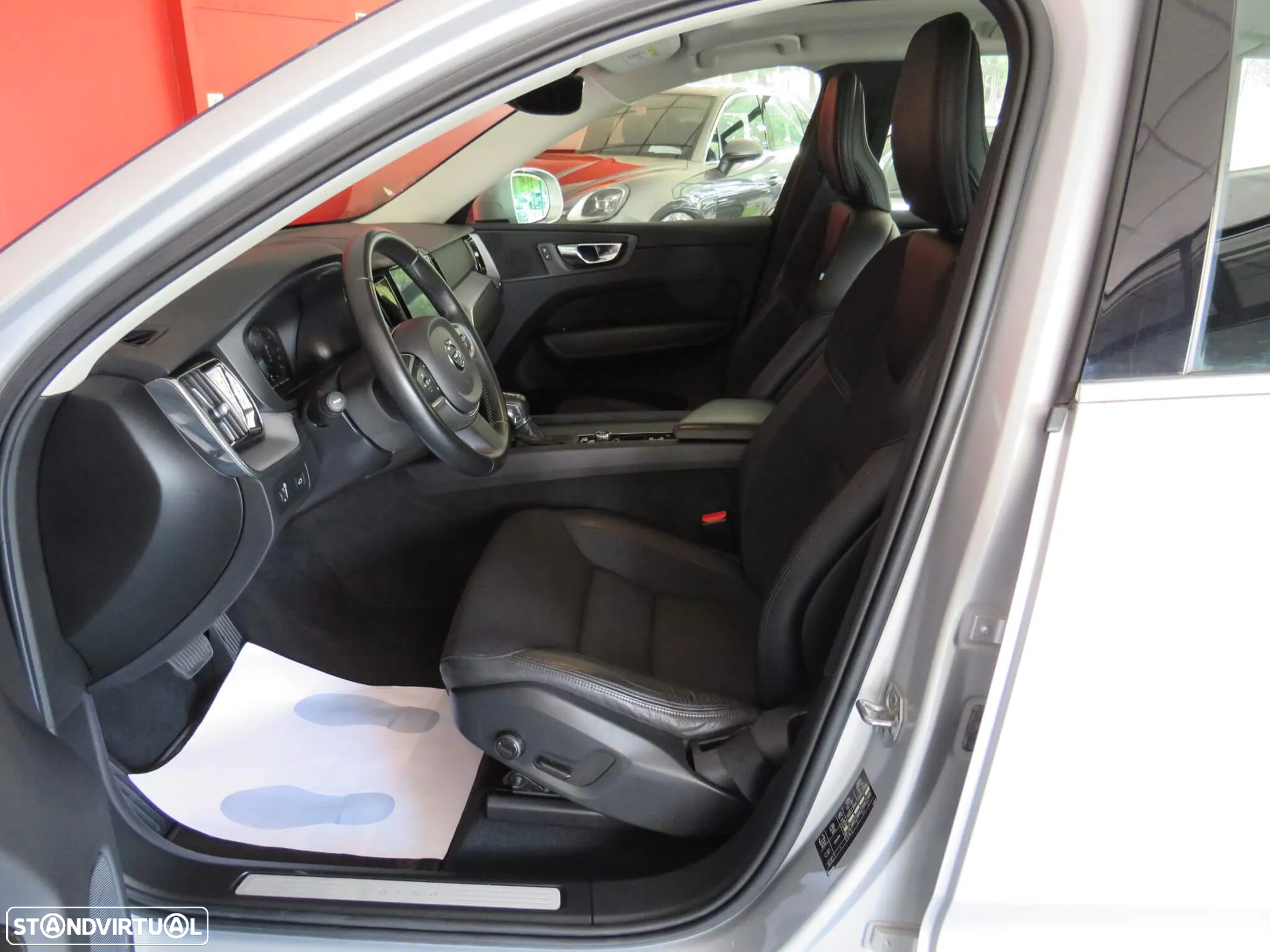 Volvo XC 60 2.0 D4 Momentum Plus Geartronic - 11