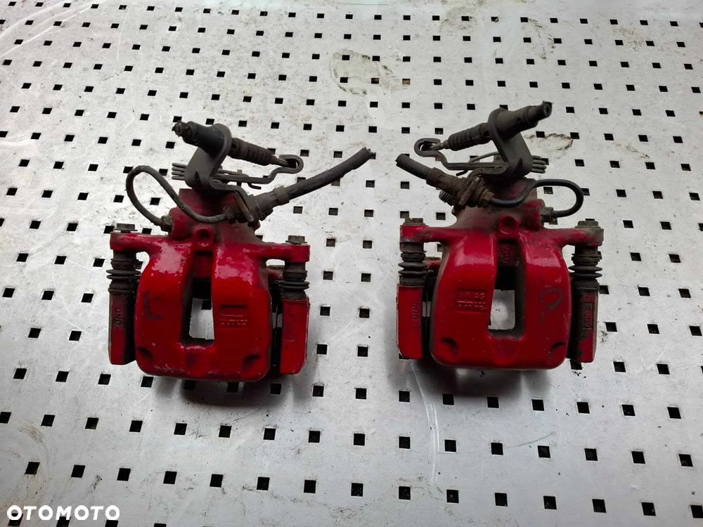 ZACISK HAMULCOWY PRAWY LEWY  TYLNY TYŁ SKODA OCTAVIA II 2,0 TDI VRS - 1