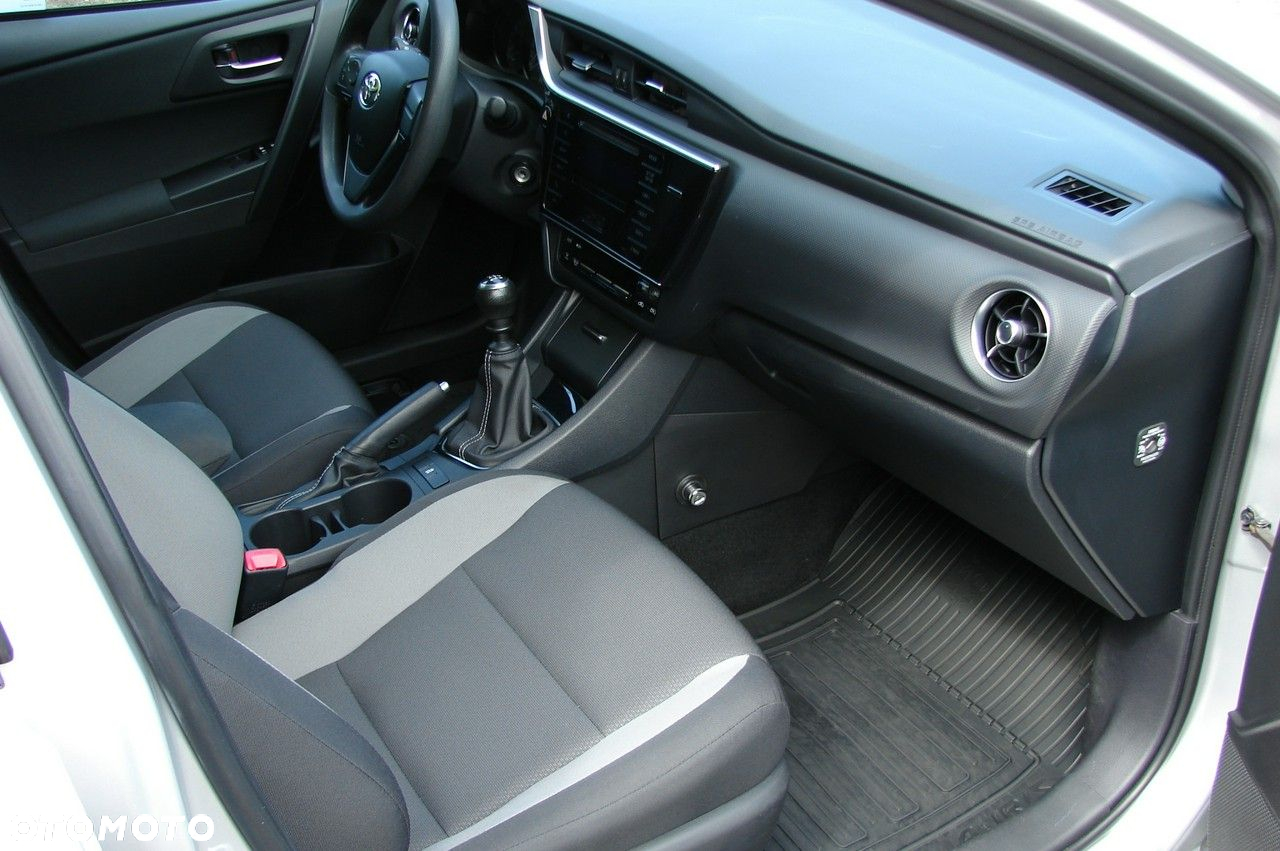 Toyota Auris - 12