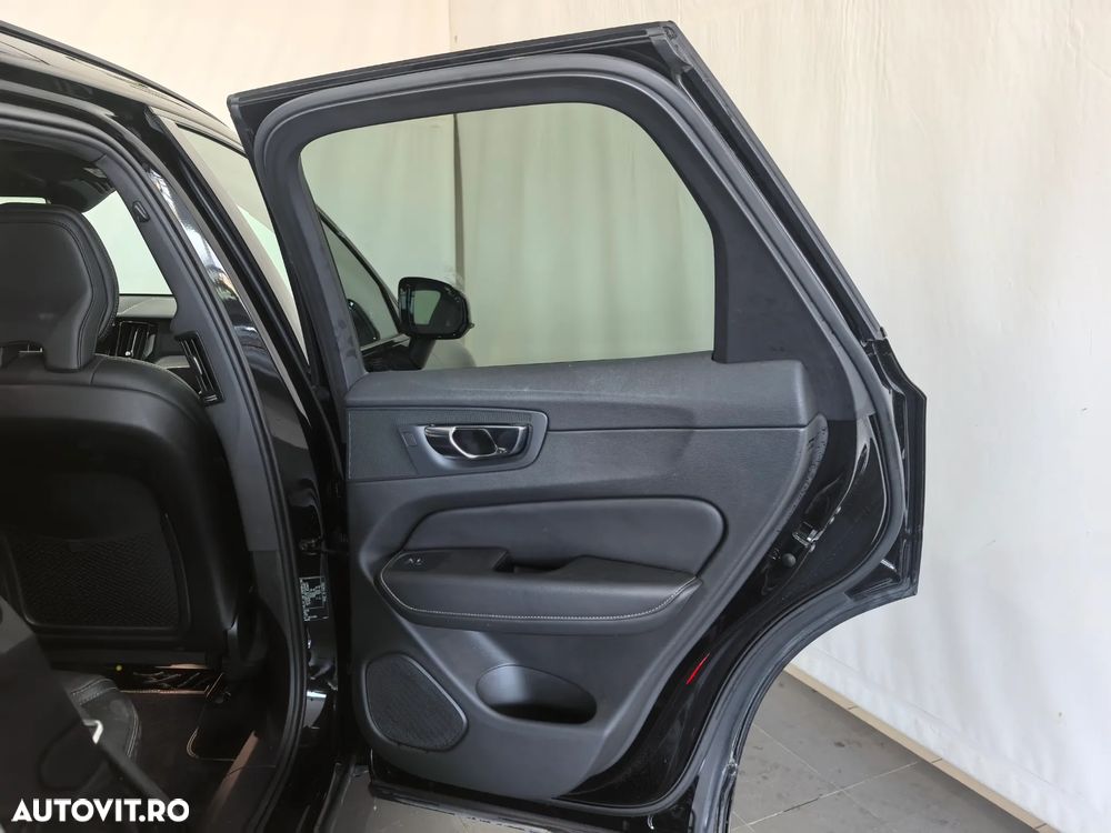 Volvo XC 60 B4 MHEV R-Design - 27