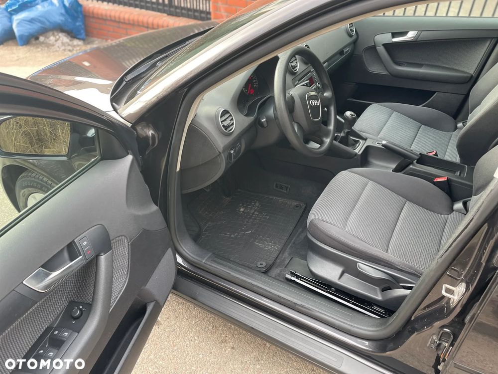 Audi A3 Sportback 2.0 TDI DPF quattro Ambiente - 5