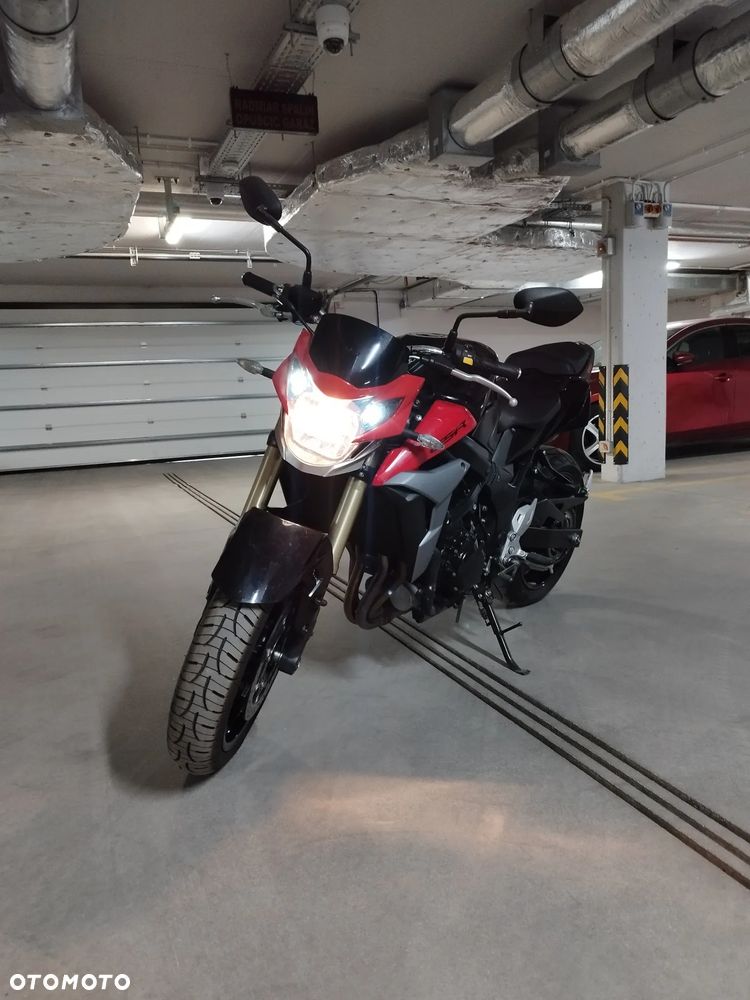 Suzuki GSR - 5