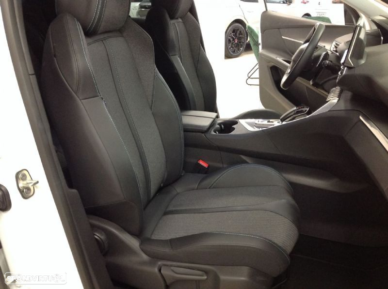 Peugeot 3008 1.6 Hybrid Allure Pack e-EAT8 - 38