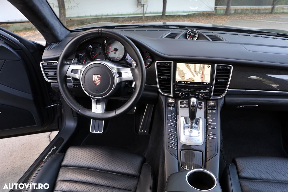 Porsche Panamera 4.8 PDK GTS - 19