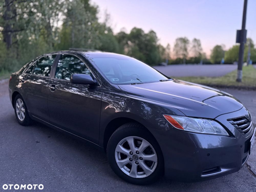 Toyota Camry - 3