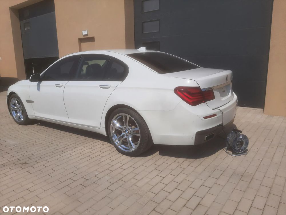 BMW Seria 7 750i - 6