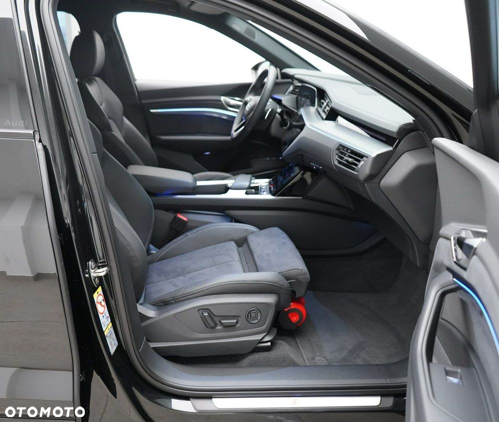 Audi Q8 Sportback e-tron - 11