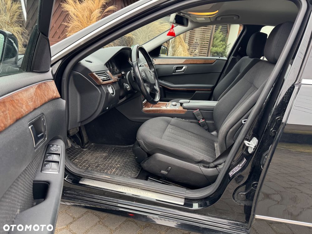 Mercedes-Benz Klasa E 250 CGI BlueEffICIENCY Elegance - 22