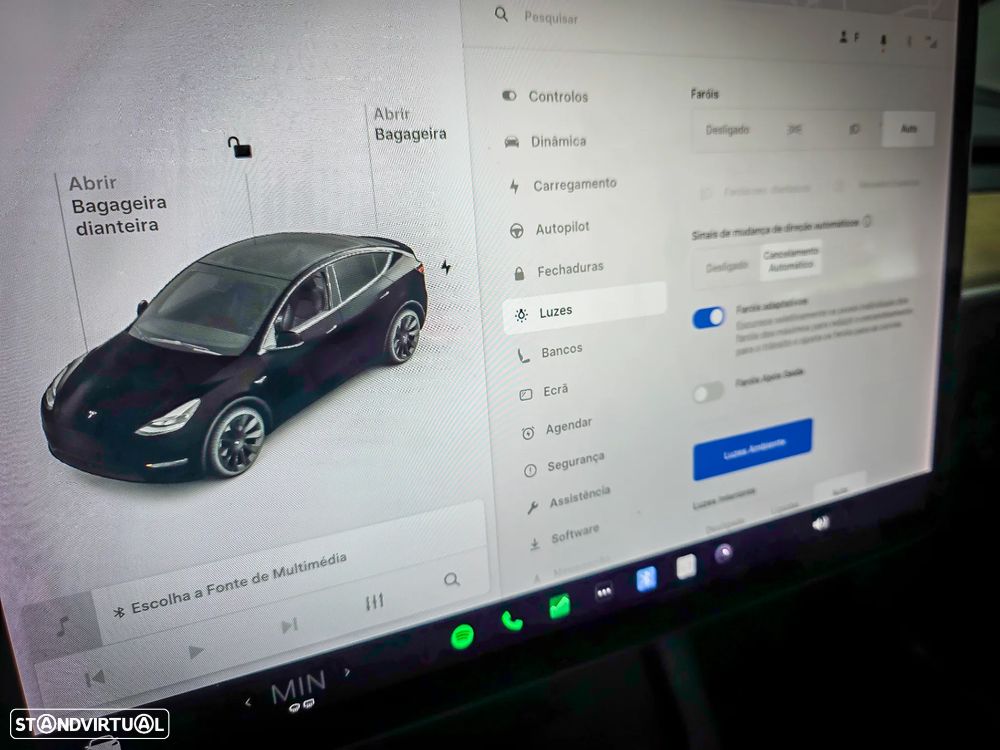 Tesla Model Y Long Range Dual Motor AWD - 29
