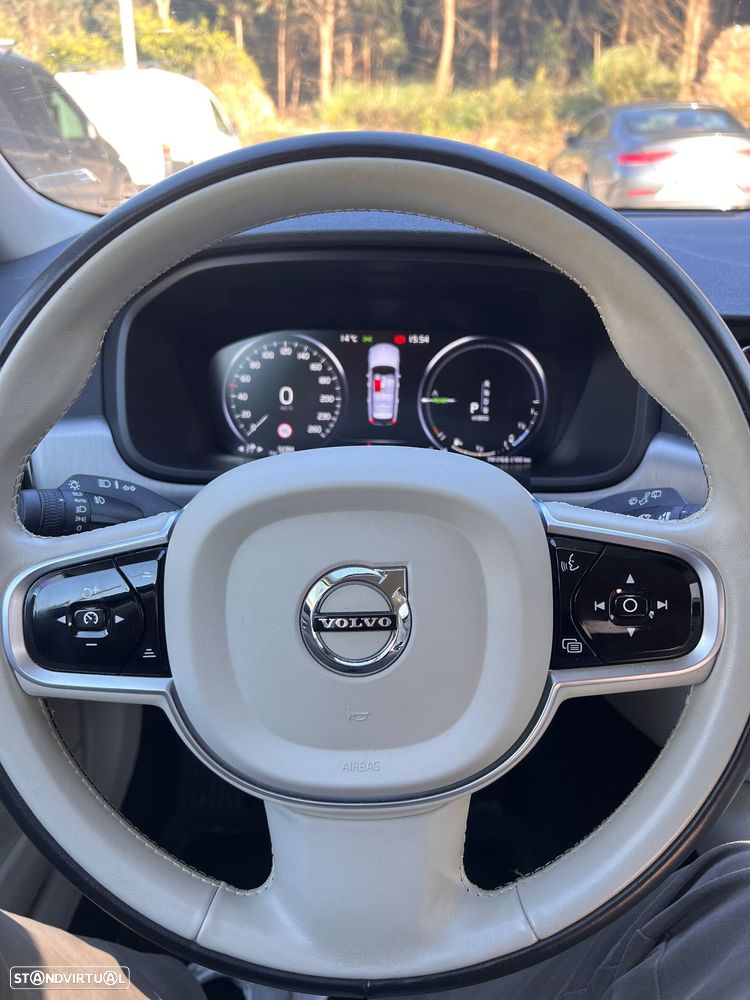 Volvo V90 2.0 T8 Momentum AWD Geartronic - 9