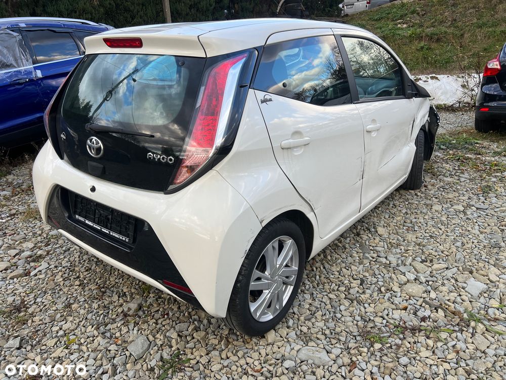 Toyota Aygo x-play touch - 6