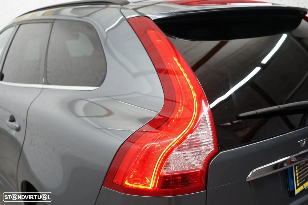 Volvo XC 60 2.0 D3 Momentum Geartronic - 13